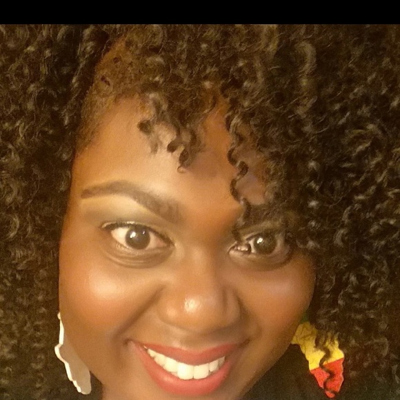 Meet your Posher, Jazz Nikole - Picture 3 of 4